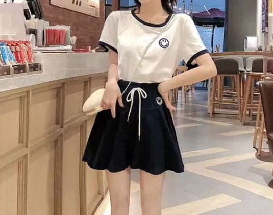 半袖＋スカート