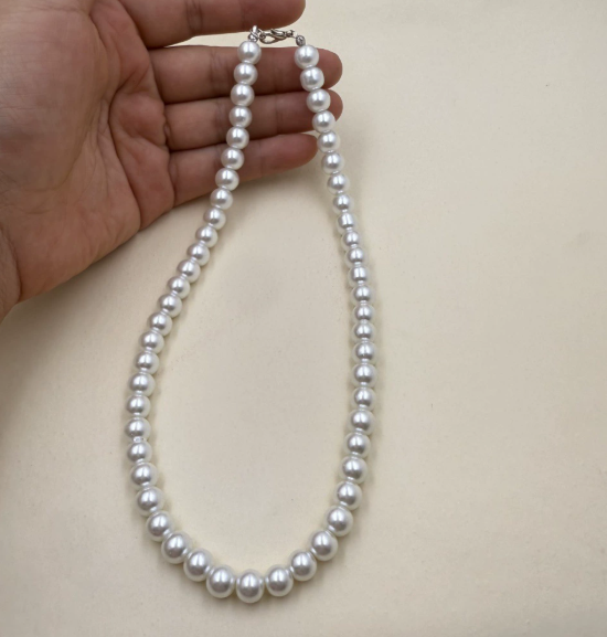 プラスチックネックレス